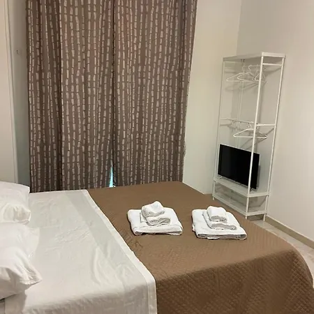 Happy Fly בית הארחה 3*