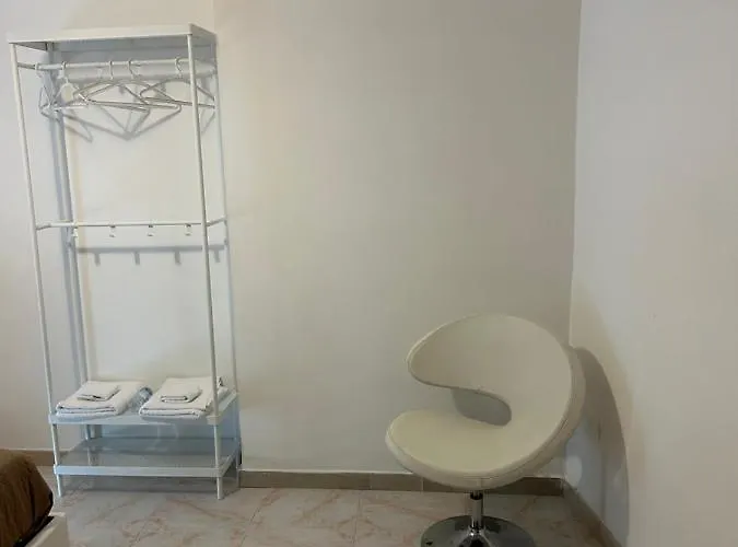 ゲストハウス Happy Fly ナポリ